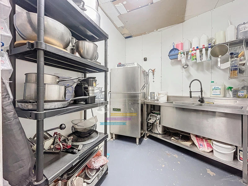 Fonds de commerce - Magasins - 67 m²