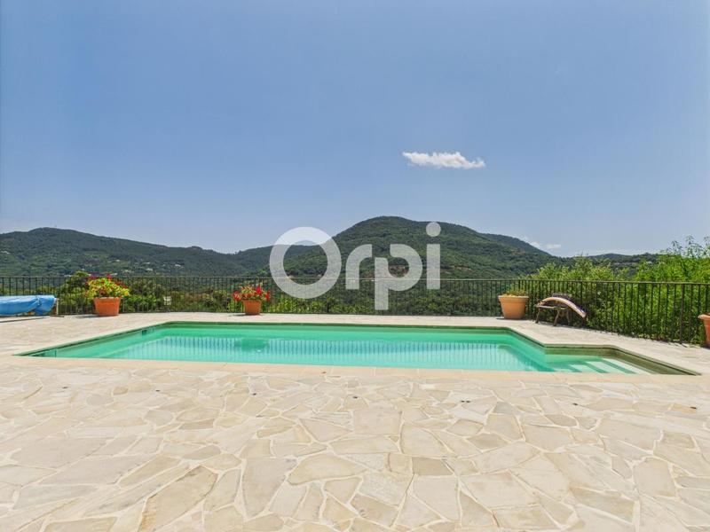 Maison - 245 m² - 8 pièces