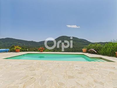 Maison - 245 m² - 8 pièces