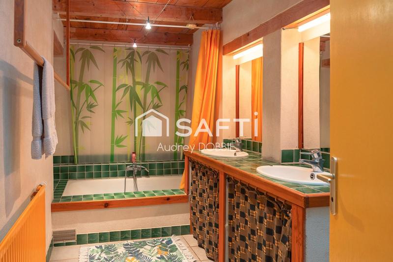 Maison - 228 m² - 8 pièces