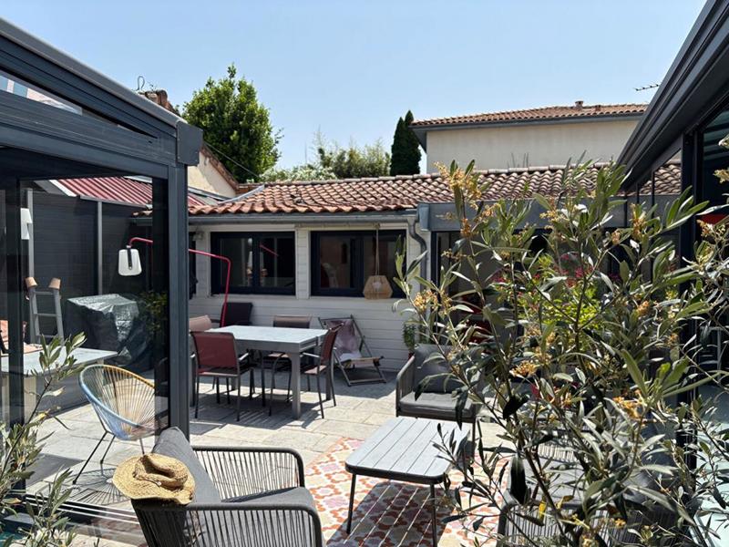 Maison - 295 m² - 9 pièces