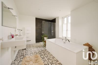 Maison - 211 m² - 8 pièces