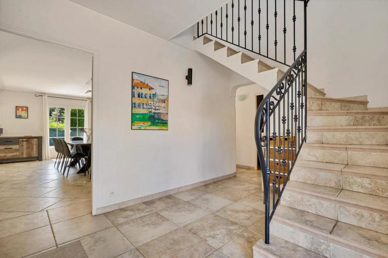 Maison - 260 m² - 7 pièces