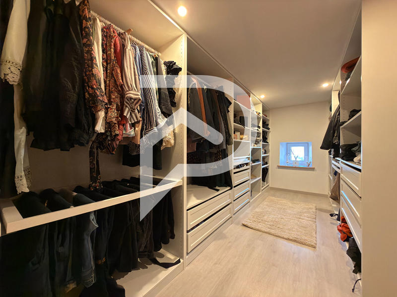 Maison - 166 m² - 8 pièces