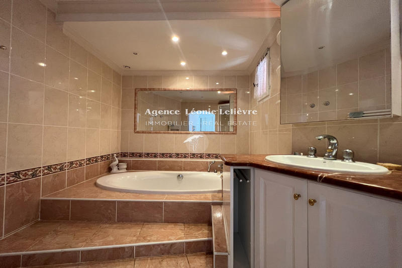 Maison - 220 m² - 6 pièces