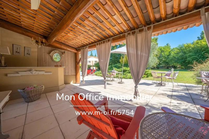 Demeure - 300 m² - 9 pièces