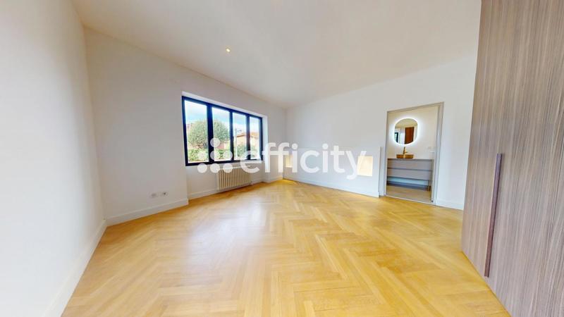 Pavillon - 174 m² - 6 pièces