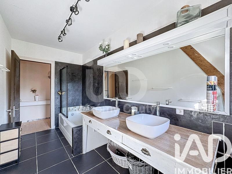 Maison - 259 m² - 10 pièces