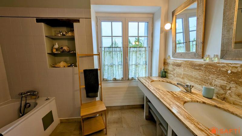 Maison - 218 m² - 9 pièces