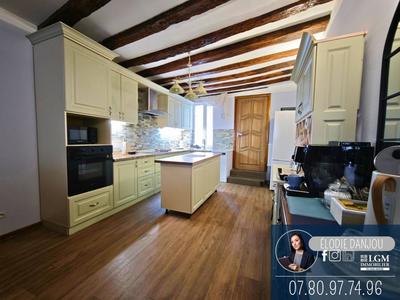 Maison - 215 m² - 7 pièces