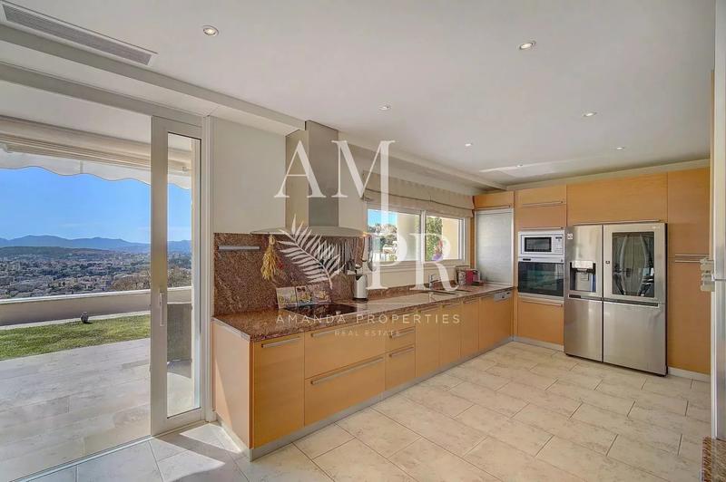 Villa - 300 m² - 8 pièces