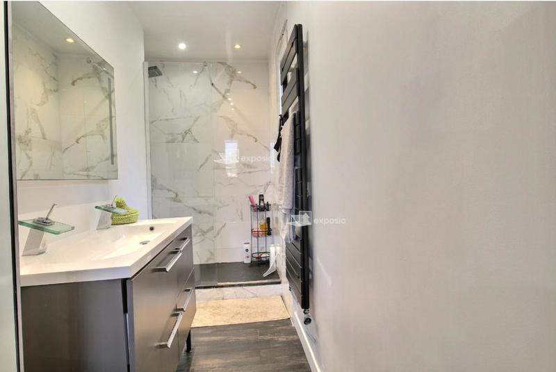 Maison - 222 m² - 8 pièces