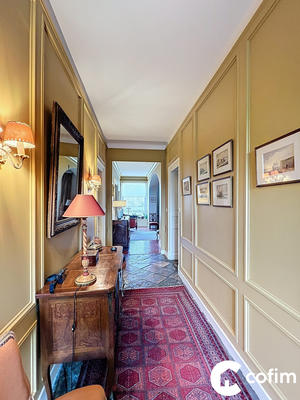 Maison - 440 m² - 12 pièces