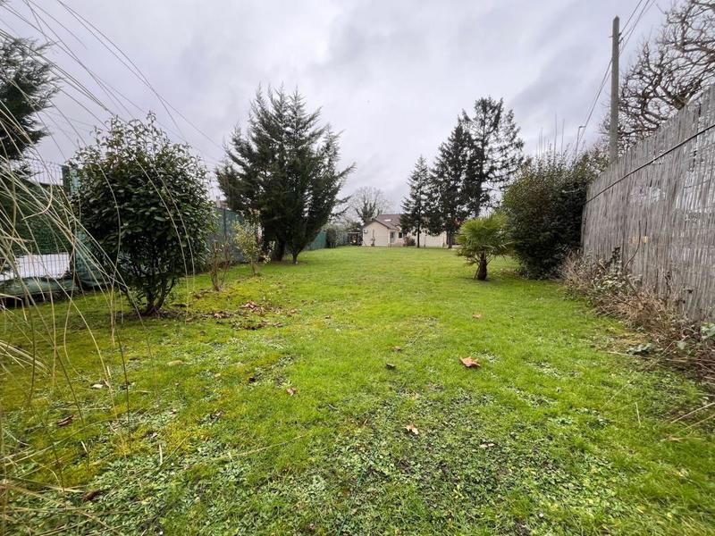 Terrain constructible - 749 m²