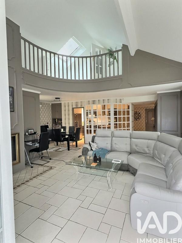 Maison - 213 m² - 8 pièces