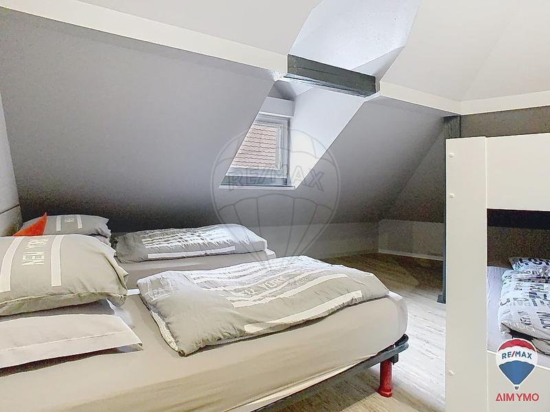 Maison - 240 m² - 9 pièces