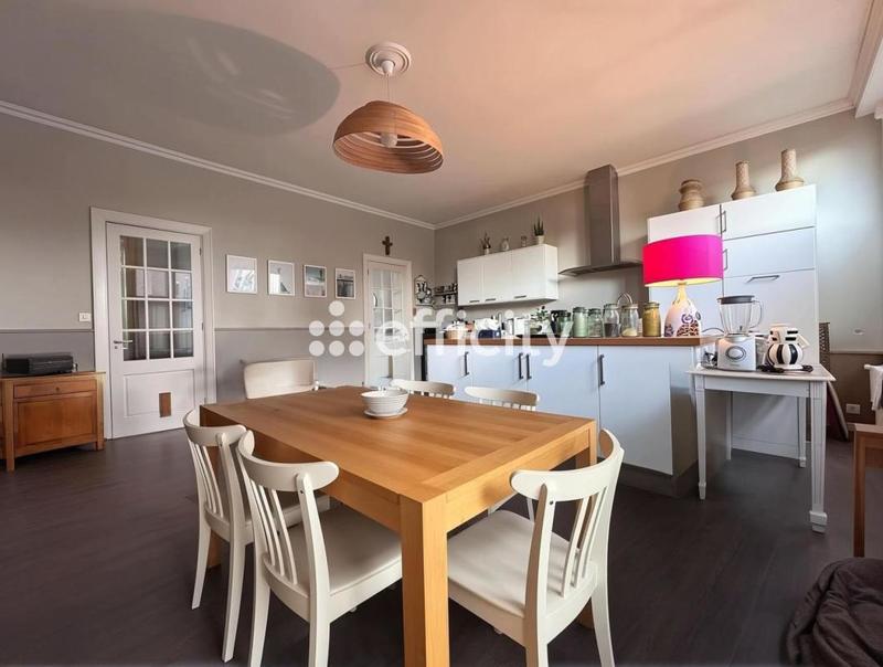 Maison - 210 m² - 8 pièces