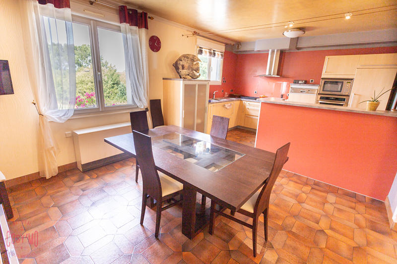 Maison - 190 m² - 8 pièces