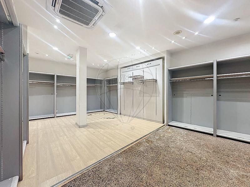 Local commercial - 136 m² - 2 pièces