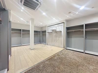 Local commercial - 136 m² - 2 pièces