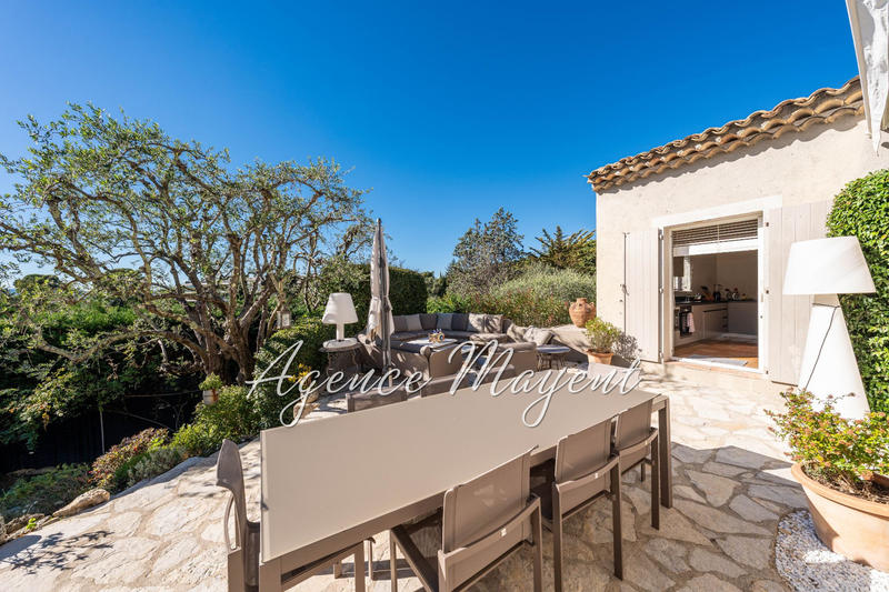 Maison - 220 m² - 5 pièces