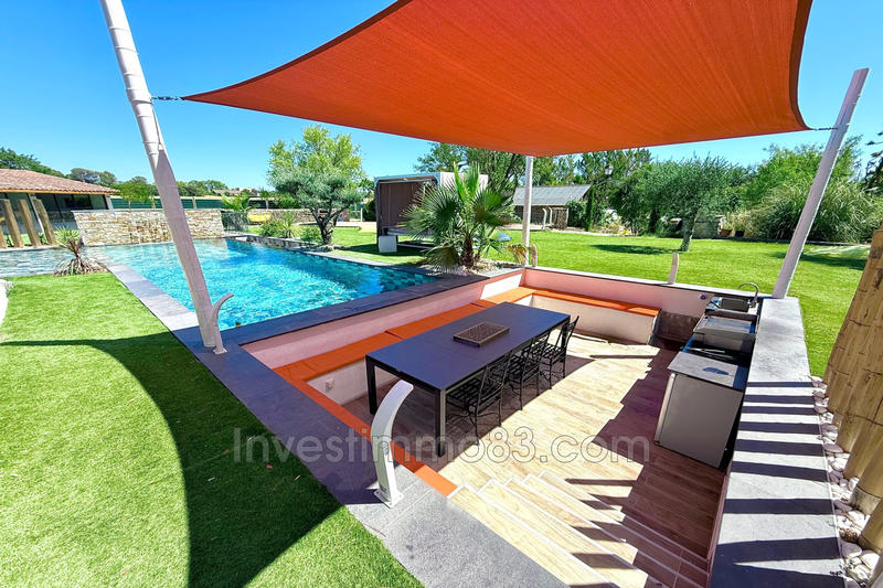 Propriété - 203 m² - 10 pièces