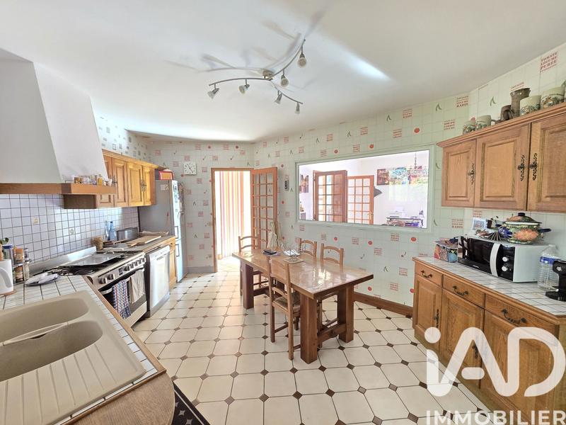Maison - 212 m² - 8 pièces