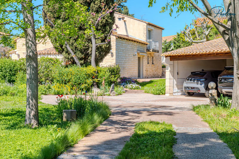 Maison traditionnelle - 280 m² - 6 pièces