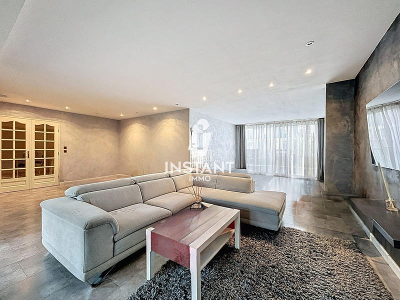 Maison - 266 m² - 7 pièces