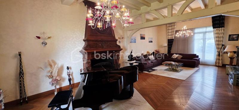 Maison - 353 m² - 12 pièces