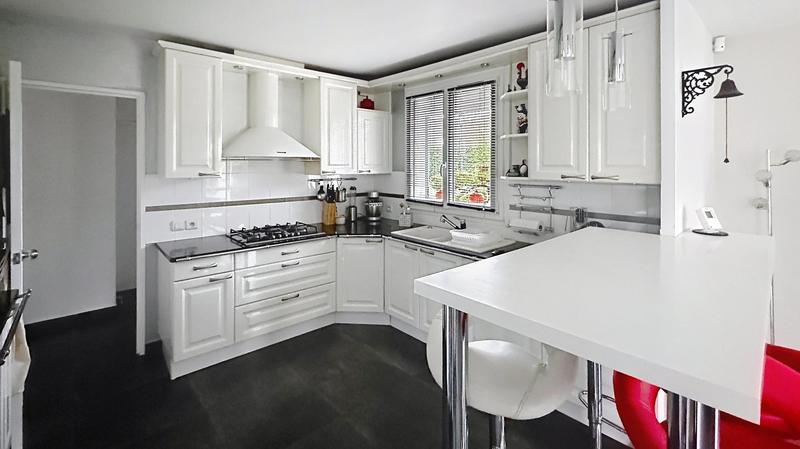 Maison - 215 m² - 8 pièces
