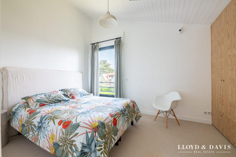 Maison - 250 m² - 8 pièces