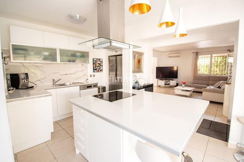 Maison - 166 m² - 6 pièces