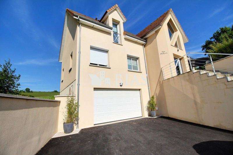 Maison - 168 m² - 7 pièces