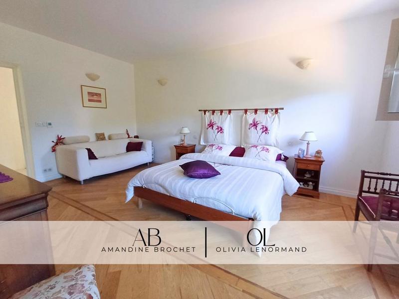 Maison - 311 m² - 8 pièces