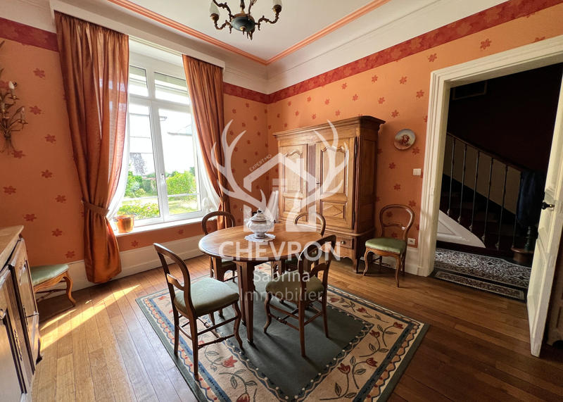Maison - 259 m² - 10 pièces