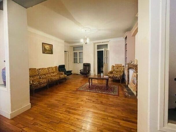 Maison - 200 m² - 7 pièces