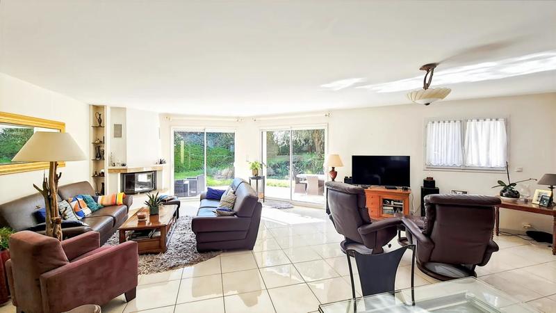 Maison - 204 m² - 8 pièces