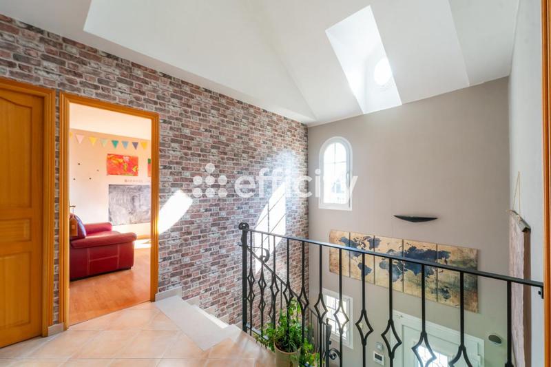 Maison - 155 m² - 8 pièces