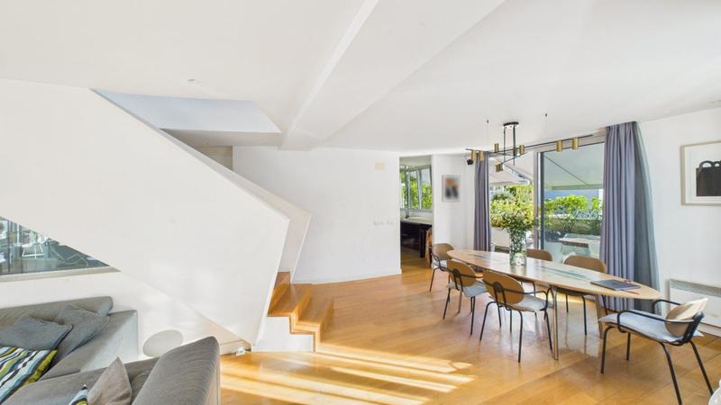 Propriété - 320 m² - 8 pièces