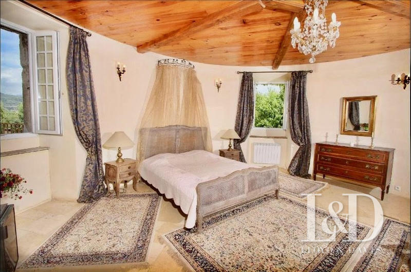 Château - 1 560 m² - 20 pièces