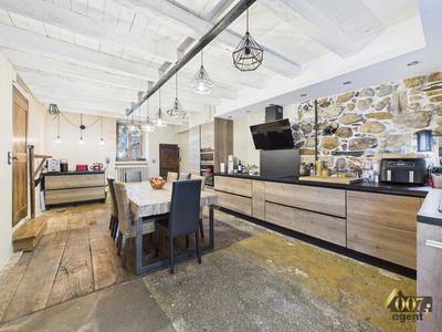 Maison - 225 m² - 8 pièces