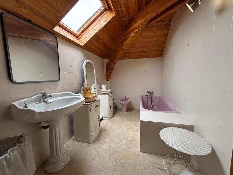 Maison traditionnelle - 276 m² - 6 pièces