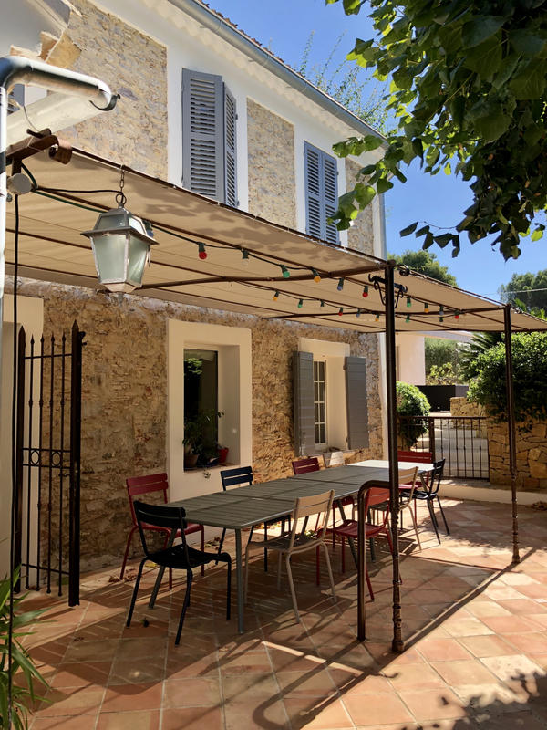 Propriété - 250 m² - 6 pièces