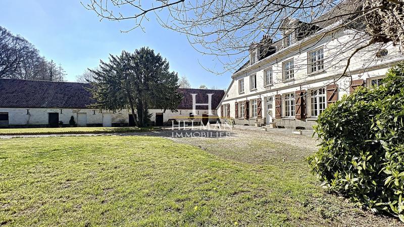 Maison - 319 m² - 9 pièces