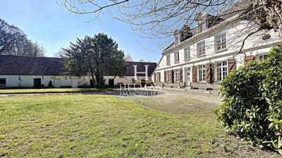 Maison - 319 m² - 9 pièces