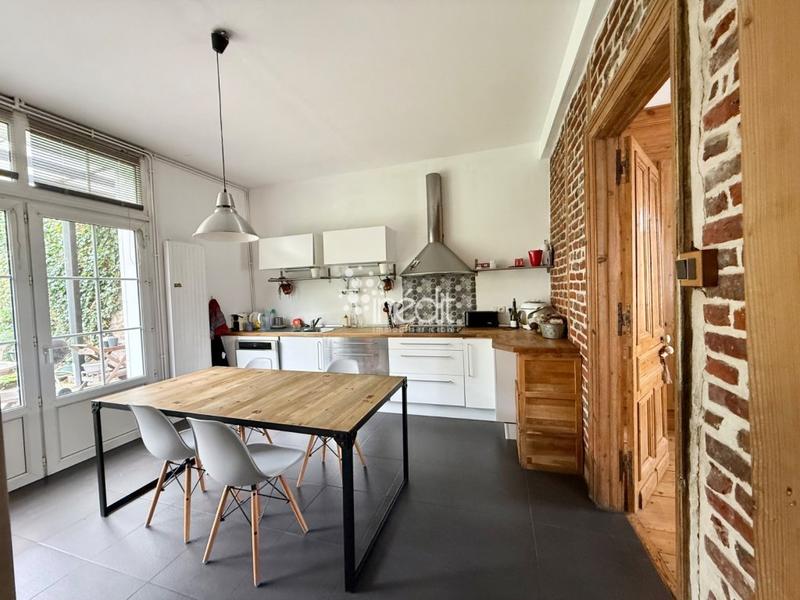 Maison - 218 m² - 8 pièces