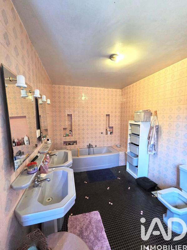 Maison - 307 m² - 10 pièces