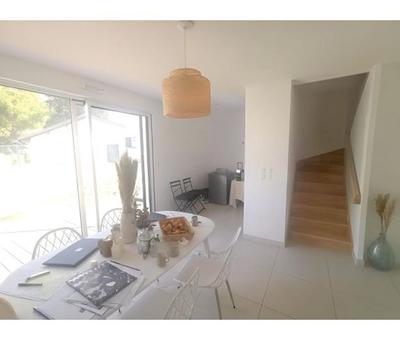 Maison traditionnelle - 88 m² - 4 pièces