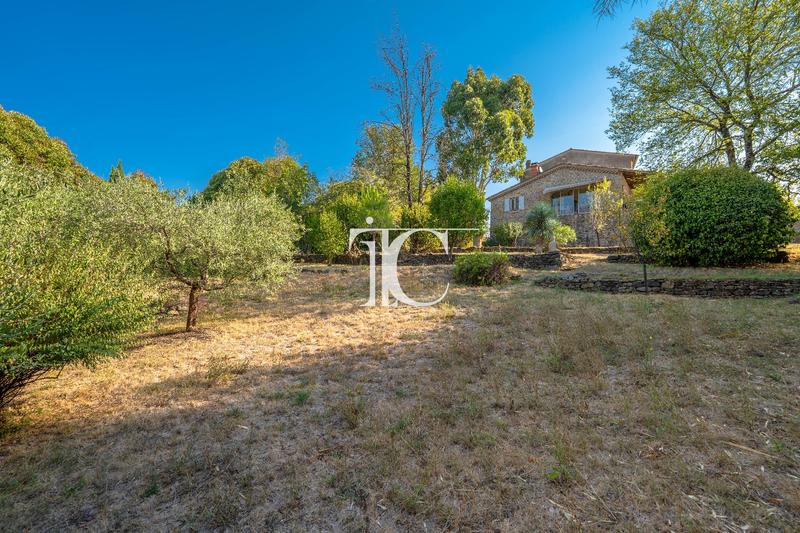 Maison - 198 m² - 7 pièces